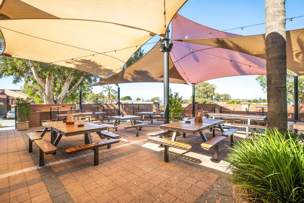 Nightcap At Wanneroo Tavern Exterior photo