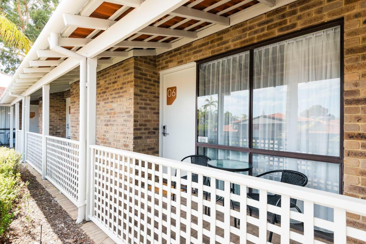 Nightcap At Wanneroo Tavern Exterior photo